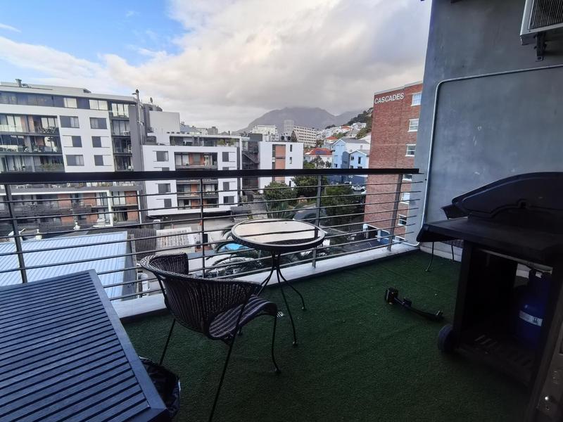 To Let 2 Bedroom Property for Rent in Green Point Upper Western Cape